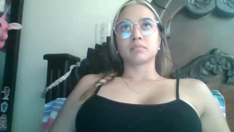 triana_bell online show from December 27, 4:29 pm