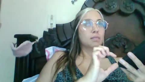 triana_bell online show from January 22, 10:40 pm