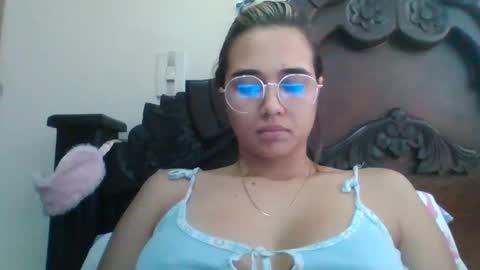 triana_bell online show from December 17, 4:44 pm