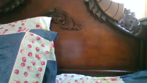 triana_bell online show from December 5, 4:28 pm