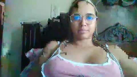 triana_bell online show from December 9, 5:16 pm