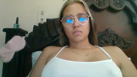 triana_bell online show from January 7, 4:34 pm