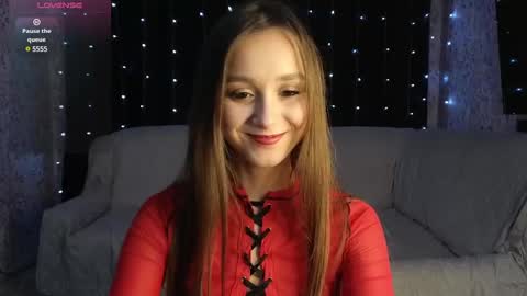 unearthly_julia online show from January 5, 5:33 pm