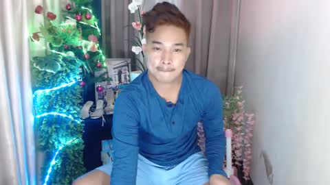 ur_hugechinito online show from December 23, 4:29 pm