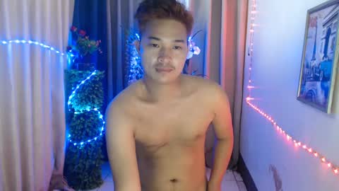 ur_hugechinito online show from January 4, 2:10 pm