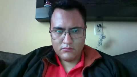 urielmedina960831 online show from December 31, 3:05 pm