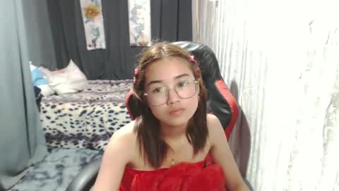 urlovelychinita online show from November 22, 5:17 am