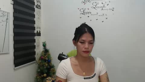 hi im kim online show from December 25, 11:37 am