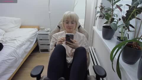 uwu_mya online show from January 13, 11:26 am