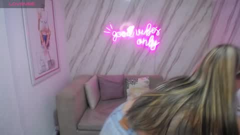 valerie_b online show from December 3, 3:11 am