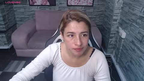 valerie_b online show from December 21, 12:37 pm