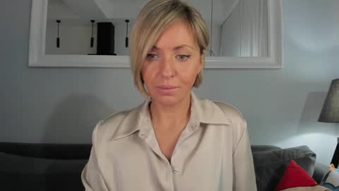 valeriehughs online show from November 24, 3:34 pm