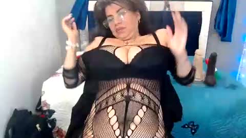 VIKY ADAMS online show from December 11, 2:37 pm