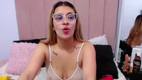 violetalittlee online show from December 3, 3:56 pm