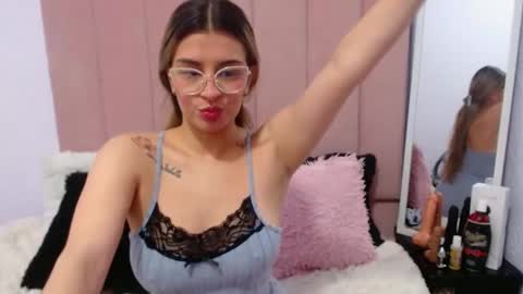 violetalittlee online show from December 6, 4:27 pm