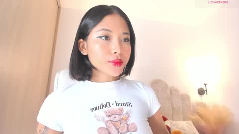 violeth___ online show from December 20, 11:15 am