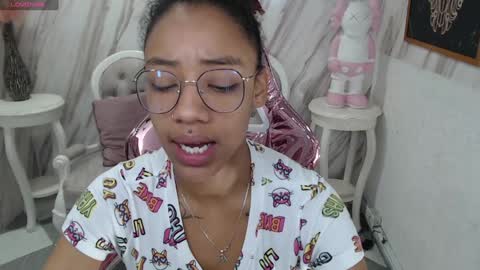 violeth_b online show from December 7, 12:39 pm