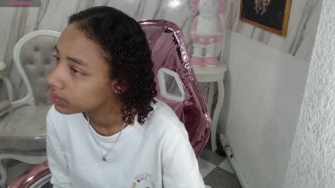 violeth_b online show from December 11, 12:39 pm