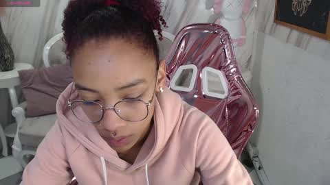 violeth_b online show from January 3, 12:34 pm