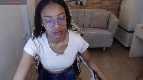 violeth_b online show from December 24, 12:36 pm