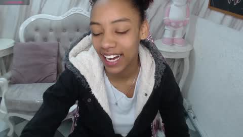 violeth_b online show from December 12, 12:56 pm