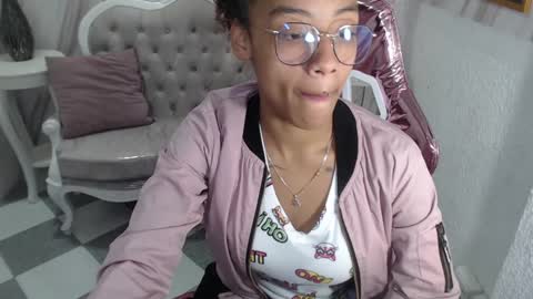 violeth_b online show from December 19, 12:46 pm