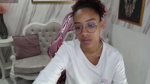 violeth_b online show from December 21, 12:37 pm