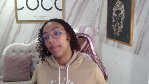 violeth_b online show from December 18, 12:38 pm