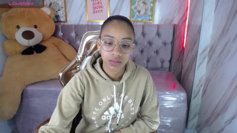 violeth_b online show from November 29, 12:42 pm