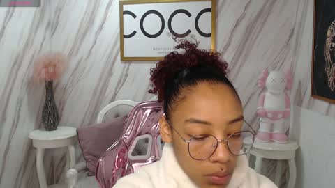 violeth_b online show from December 9, 12:34 pm