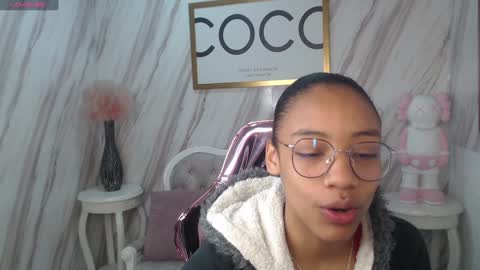 violeth_b online show from December 15, 12:35 pm