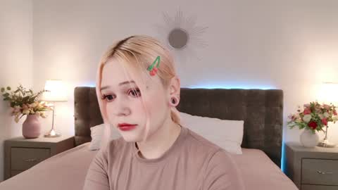 vivian_meow online show from December 2, 8:24 pm