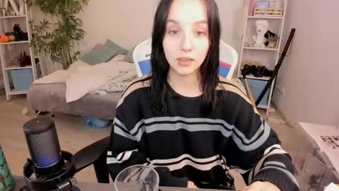 vivian_qwerty online show from December 20, 6:27 pm