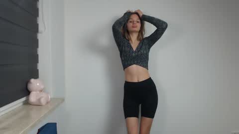 vivien_slender online show from November 12, 1:55 pm