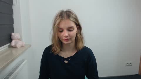 vivien_slender online show from November 20, 1:58 pm