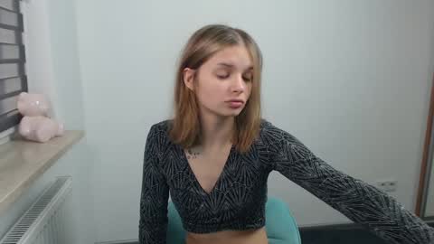 vivien_slender online show from November 23, 12:42 pm