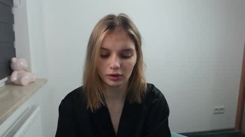 vivien_slender online show from November 24, 2:29 pm