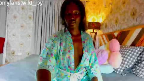 wild_joy online show from January 4, 1:37 pm