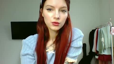 wild_kittten online show from February 8, 9:37 am