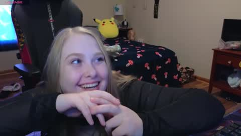 xoblondebabyxo online show from November 12, 4:37 pm