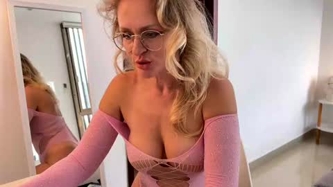 Zlata online show from November 15, 8:30 pm