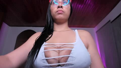 yesie_hot2 online show from January 4, 1:29 am