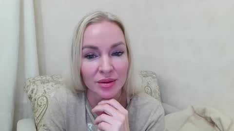 yourr_lana online show from January 28, 4:11 pm