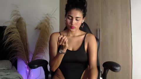 zaidafiore_2 online show from February 6, 6:01 am