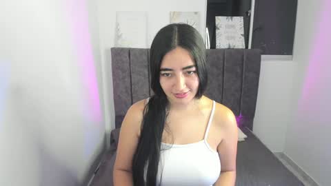 zoe_jones7 online show from November 16, 4:33 am