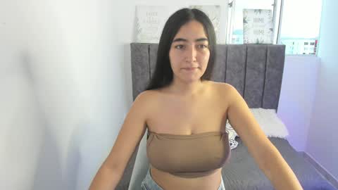 zoe_jones7 online show from December 10, 10:48 pm