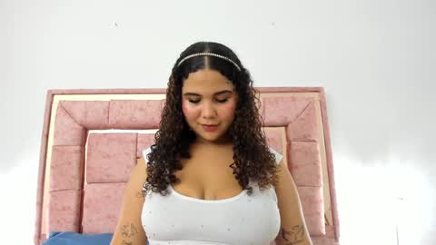 zoee_lov online show from December 17, 3:12 am