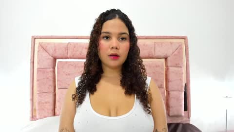 zoee_lov online show from January 17, 3:11 am