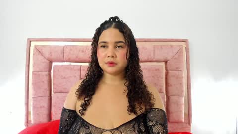 zoee_lov online show from December 7, 3:19 am