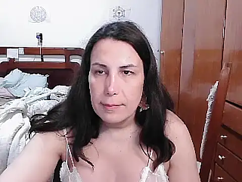 LauraVicttoria361215 online show from December 14, 12:00 am